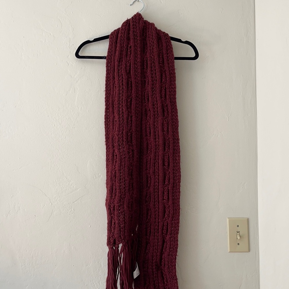 Maroon knitted scarf